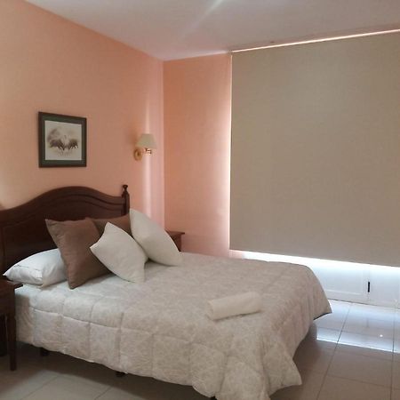 Hostal Restaurante Pacos Herrera del Duque Bagian luar foto