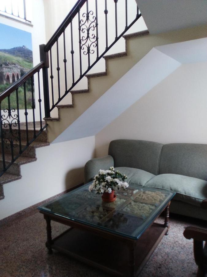 Hostal Restaurante Pacos Herrera del Duque Bagian luar foto