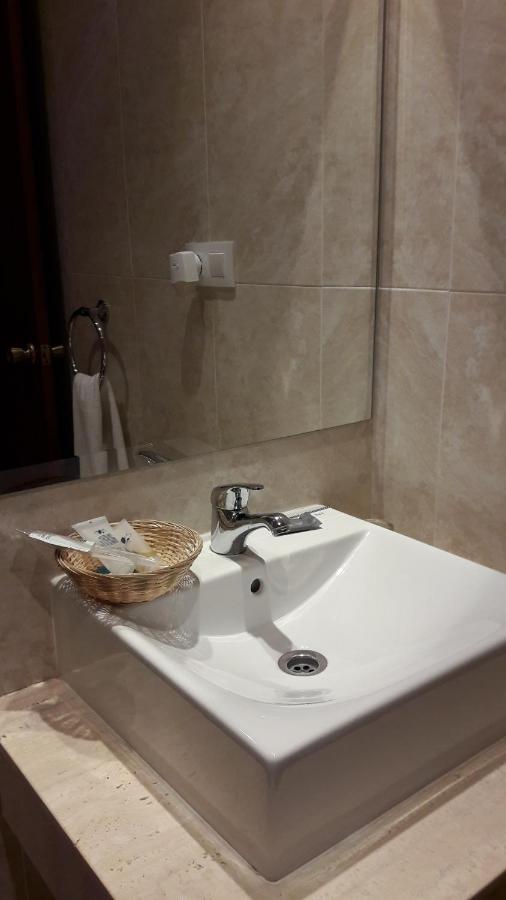 Hostal Restaurante Pacos Herrera del Duque Bagian luar foto