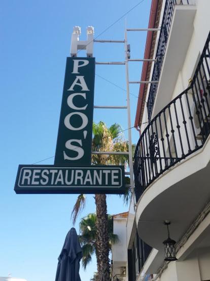 Hostal Restaurante Pacos Herrera del Duque Bagian luar foto
